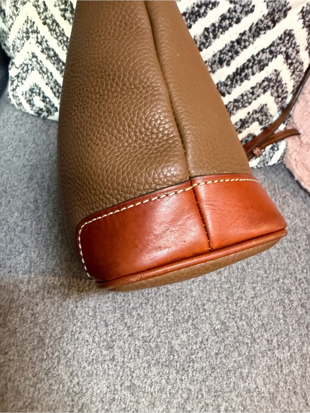 EUC Dooney & Bourke Brown Pebbled Leather Crossbody Bag - Picture 8 of 12